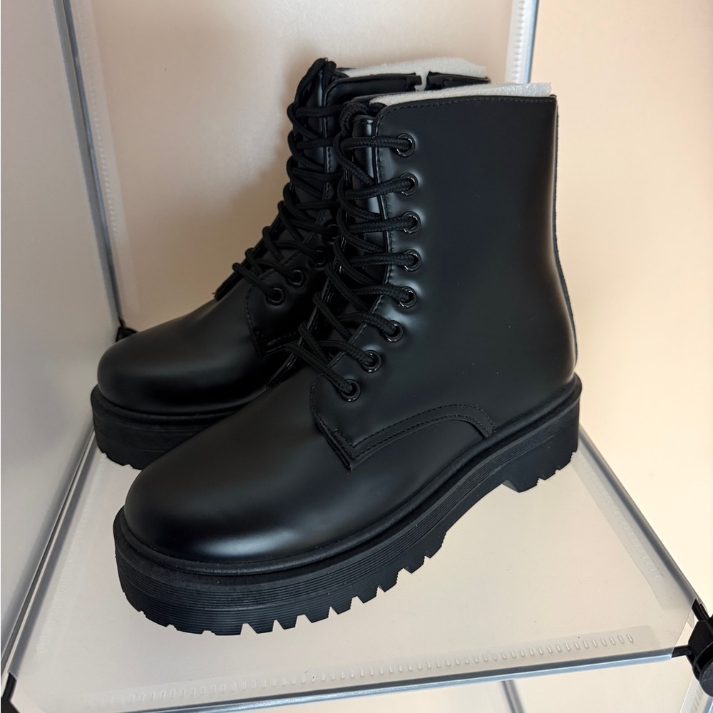Qupid Women's Chunky Lace Up Combat Black Leather Boots Size 8 NWT - Picture 6 of 10